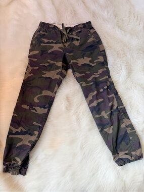 GAP Khakis Camo Jogger Pants Men’s Small Excellent Condition